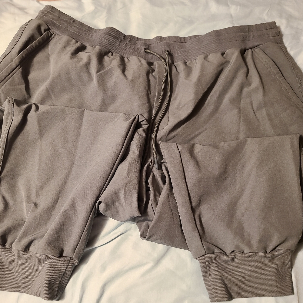 Capris, joggers